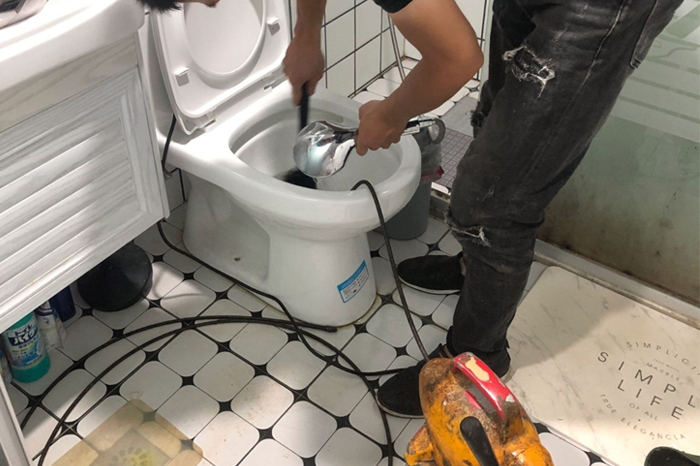 大冶马桶堵塞自己疏通还是找师傅?专业上门服务让你省时更省心