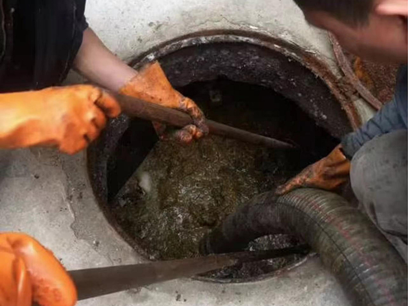 大冶清理化粪池时如何避免沼气的危害?